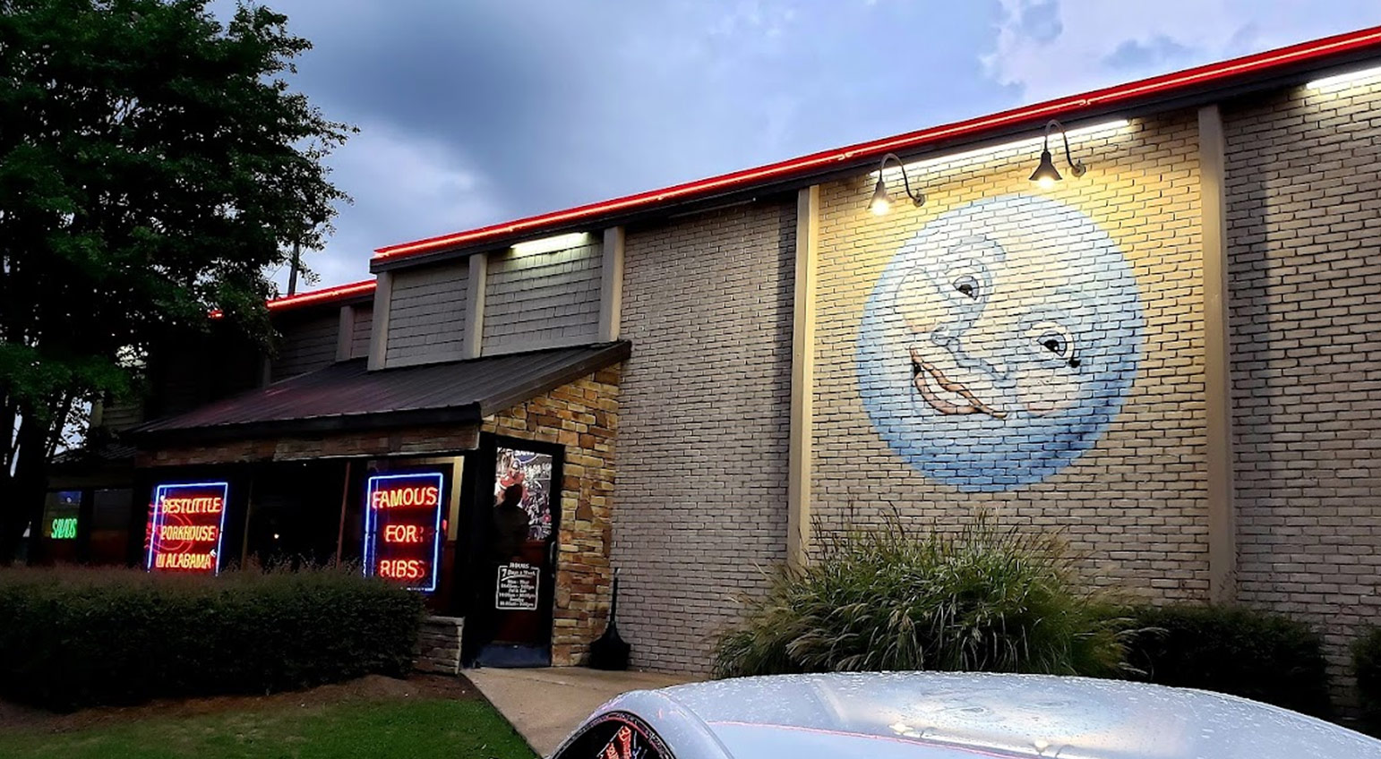 Full Moon Bar-B-Que – Homewood